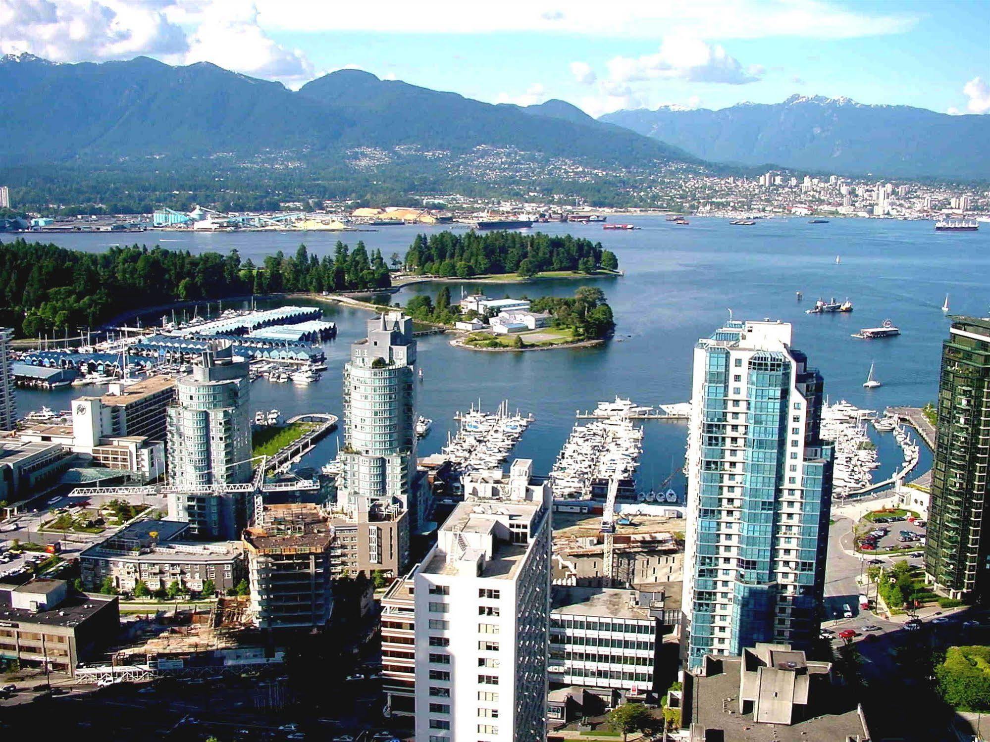 The Empire Landmark Hotel Vancouver Bagian luar foto